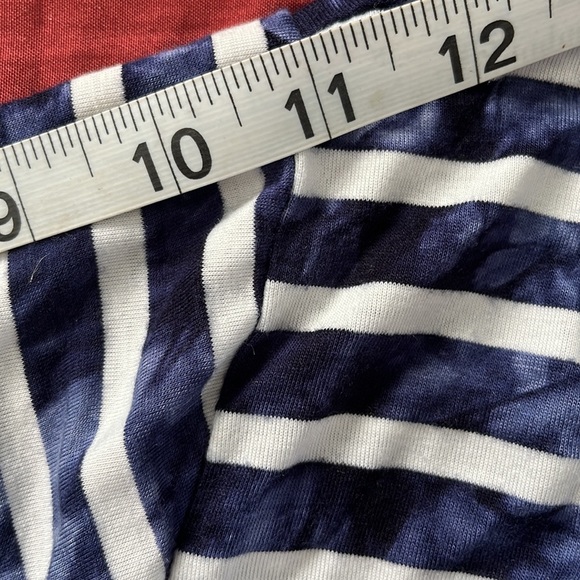 Saint Tropez V-Neck Top - Picture 13 of 14